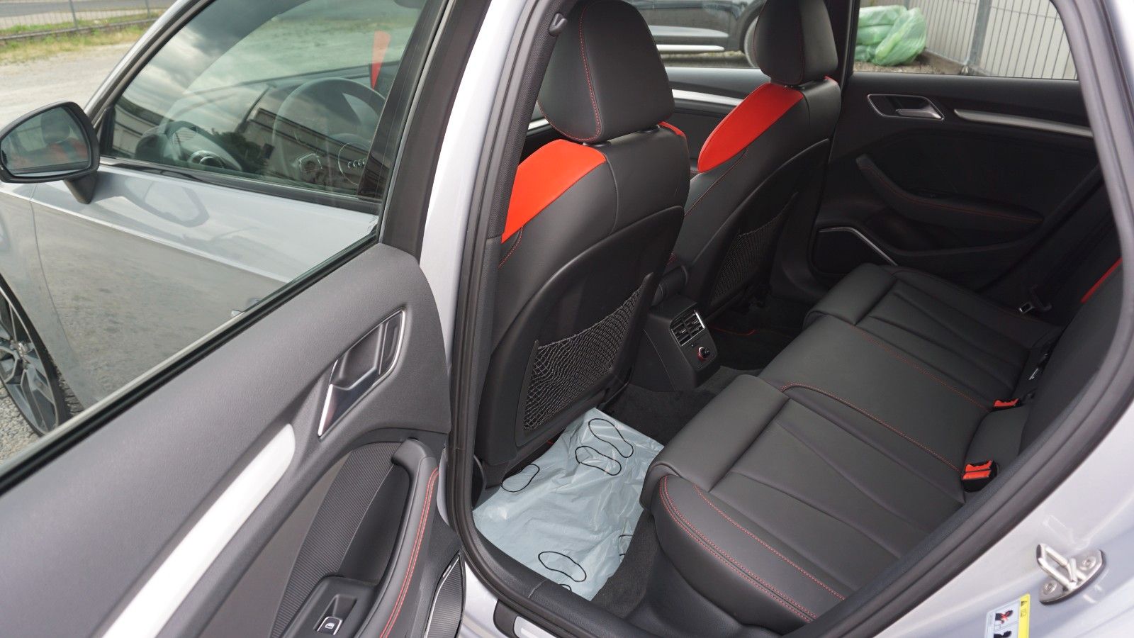 Fahrzeugabbildung Audi S3 Sportback 2.0 TFSI quattro, Leder, Navi, B&O