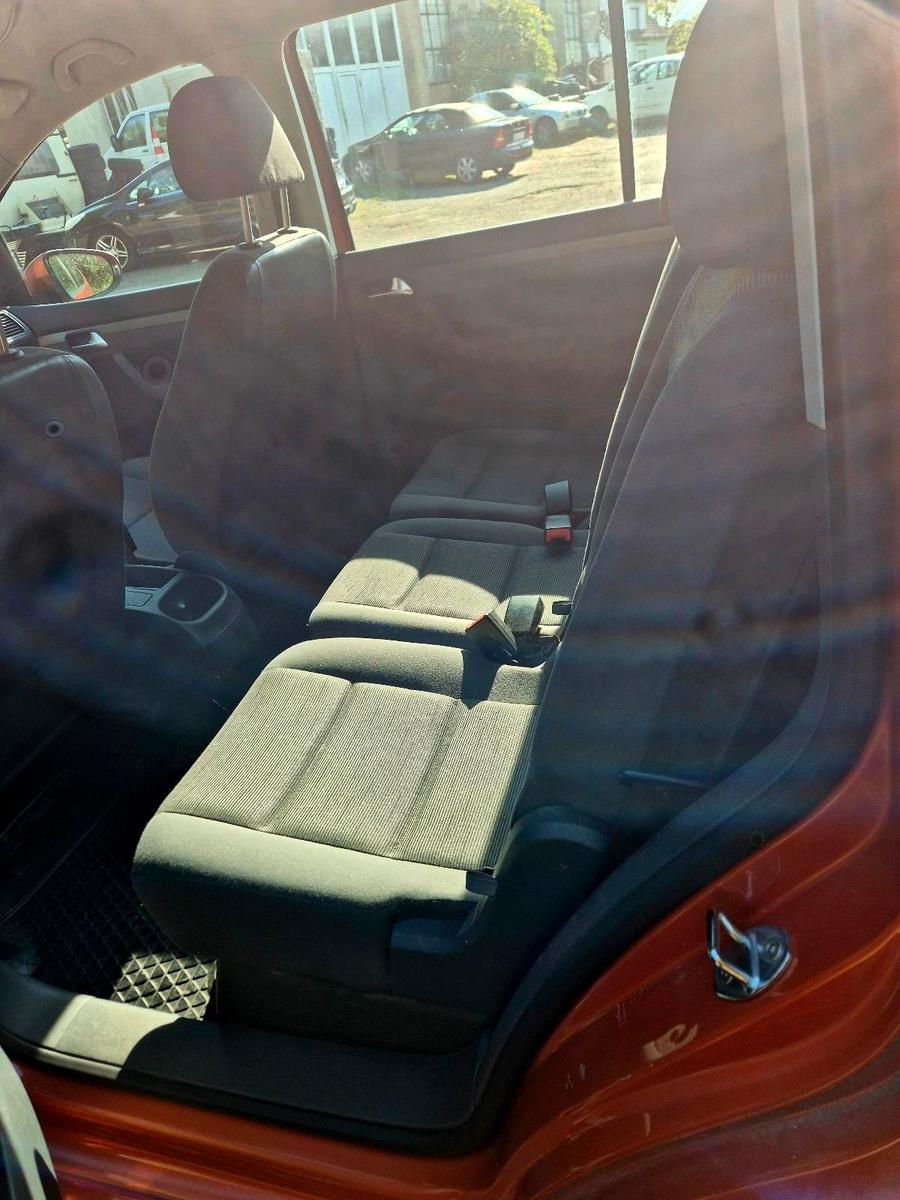 Volkswagen Touran 2010 — photo 6