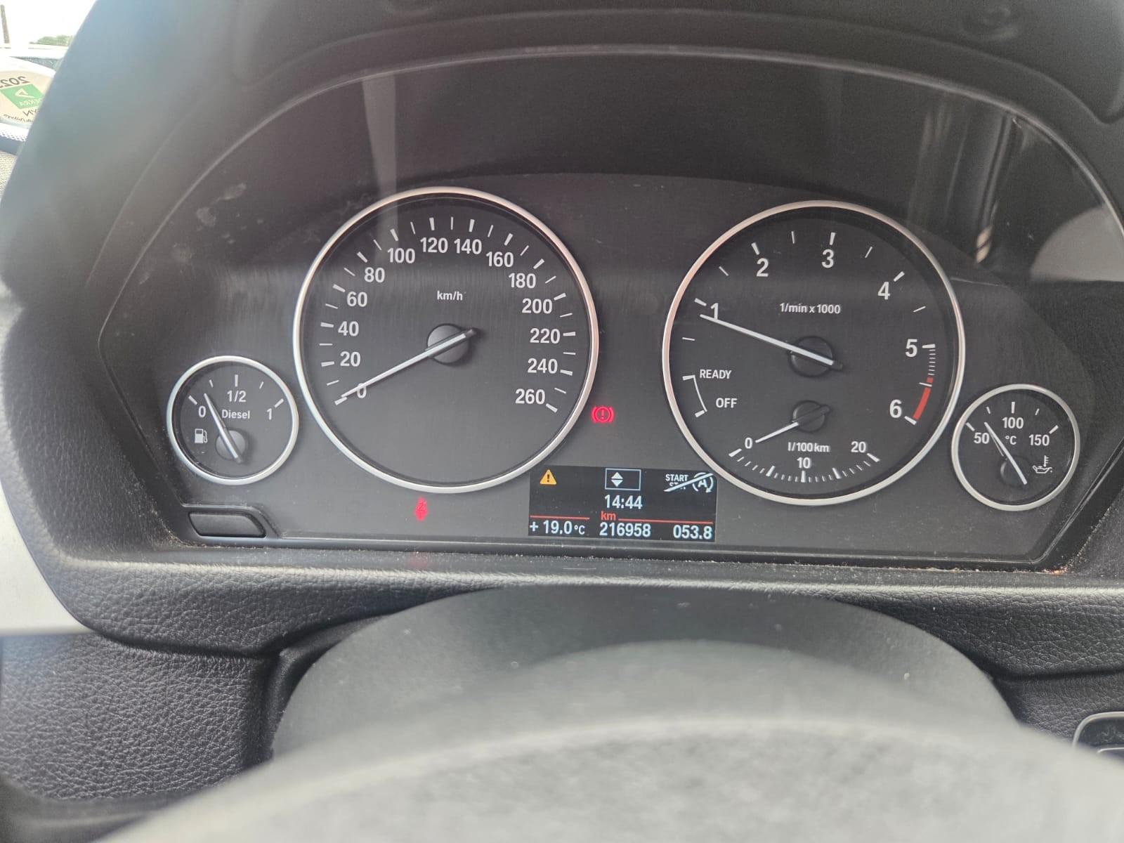 BMW 318 2013 — photo 11