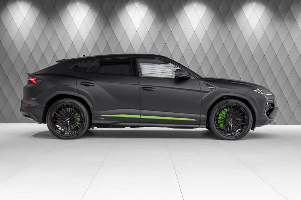 Urus 4.0 V8 SE MATT BLACK AKRAPOVIC CARBON - Bild 3