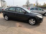 Ford Focus 1.6 Ambiente - Ford Focus aus 2010: 1.6