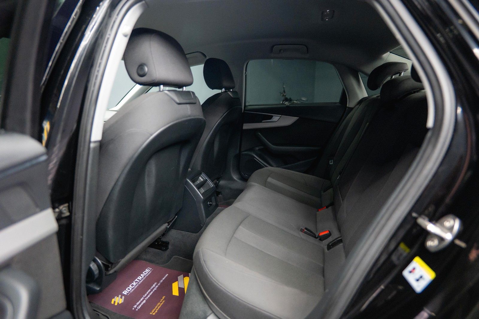 Fahrzeugabbildung Audi A4 Lim. 40 TFSI advanced Sport *DAB*LED*ACC*