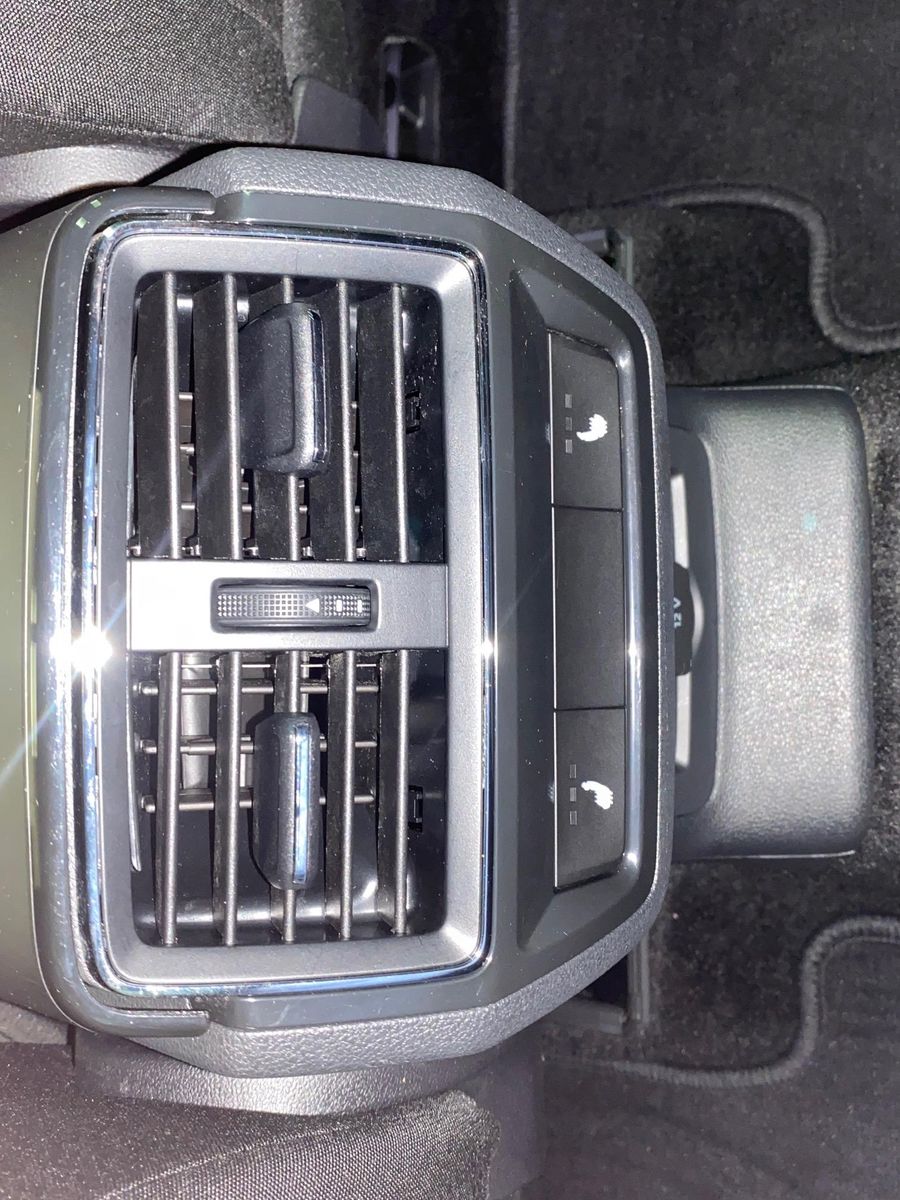 Fahrzeugabbildung SKODA Karoq 1.5 TSI +APP+KLIMA+ACC+RFK+PDC+NAVI+SITZHE