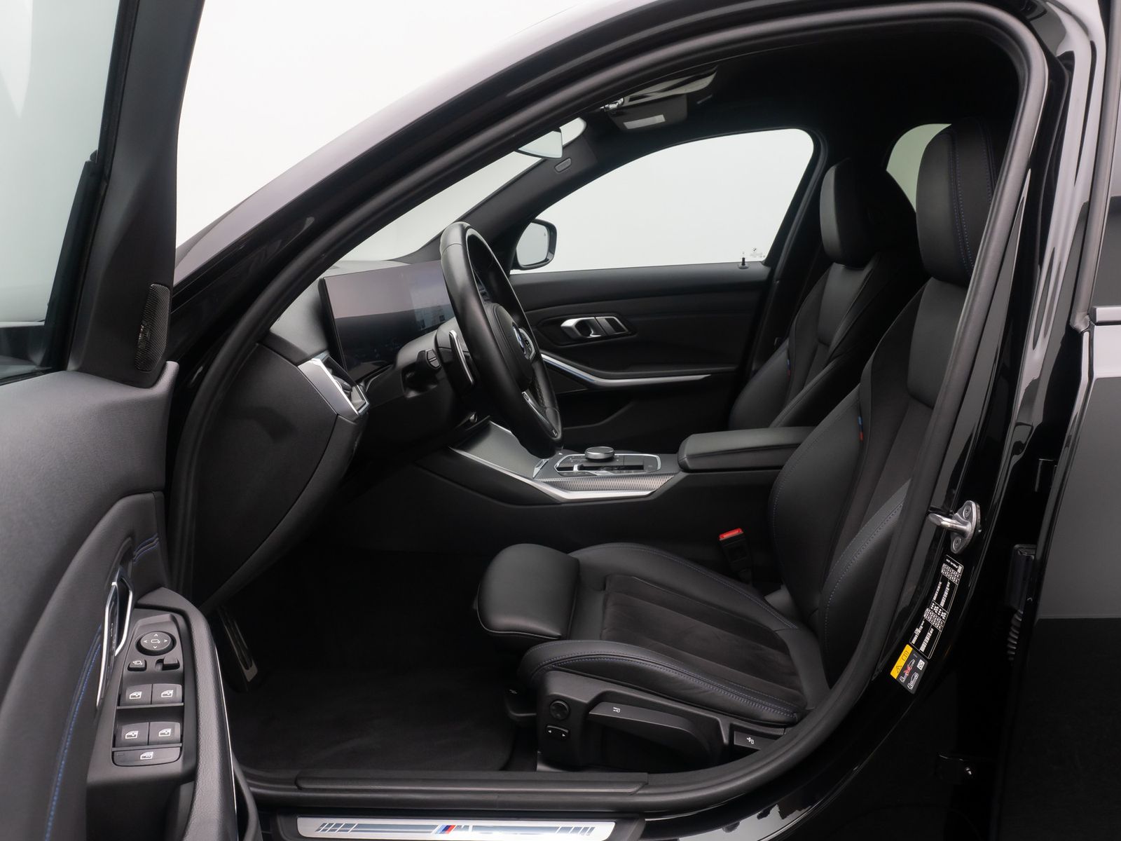 Fahrzeugabbildung BMW 330e M Sport Pro Kamera HUD DAB H/K Komfort 19"