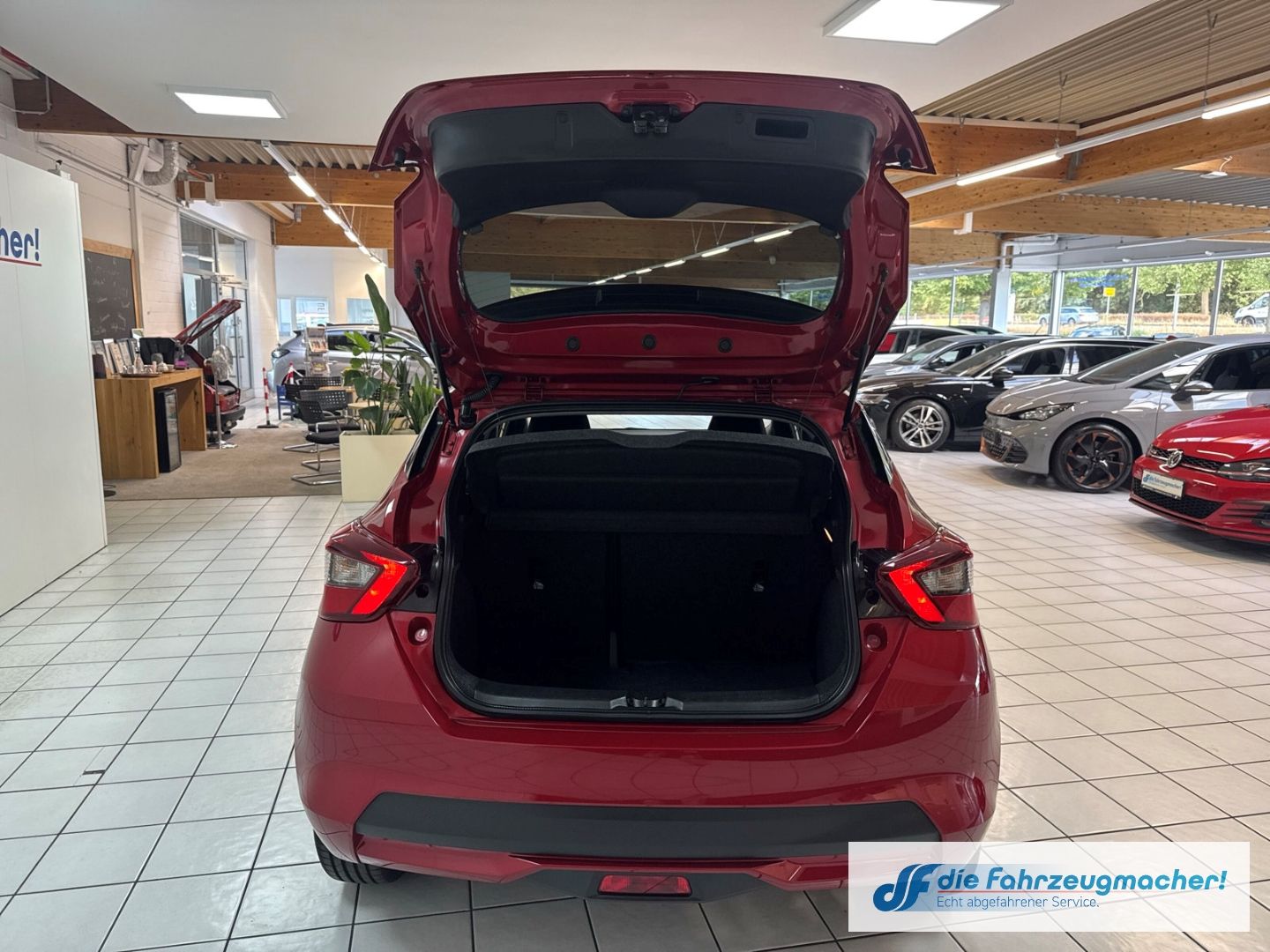 Fahrzeugabbildung Nissan Micra N-Connecta Navi DAB Ambientebeleuchtung SH