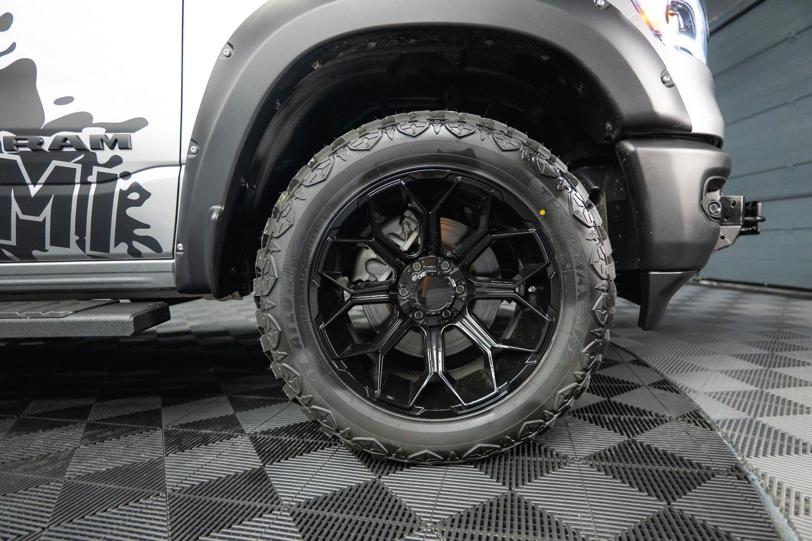 Fahrzeugabbildung Dodge RAM 5.7 V8 HEMI 4x4 OFFROAD LONGBED Seilwinde 5T