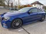 Mercedes-Benz E 220d Auto. AMG-Line 20Zoll/Pano/Ambiente - blaue Mercedes-Benz E 220