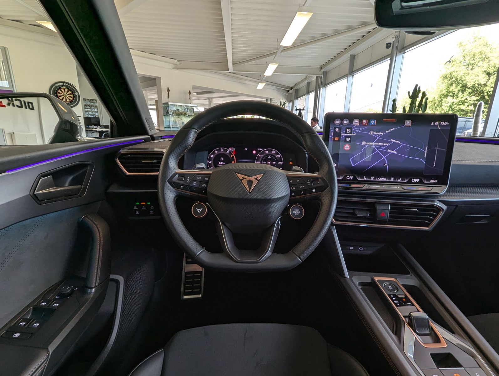 Иллюстрация автомобиля CUPRA Leon 1.5 eTSI DSG Dynamic-Edge-Assist-XL Memory