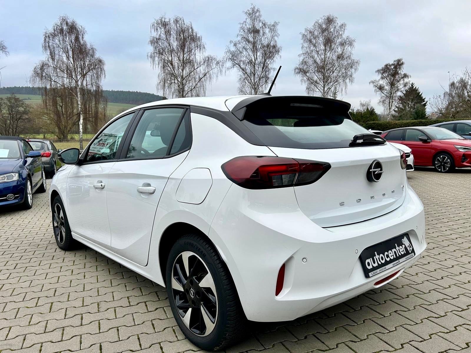 Fahrzeugabbildung Opel Corsa e°50 kWh°Facelift°SOH99%°11KW°CCS°Wärmep.