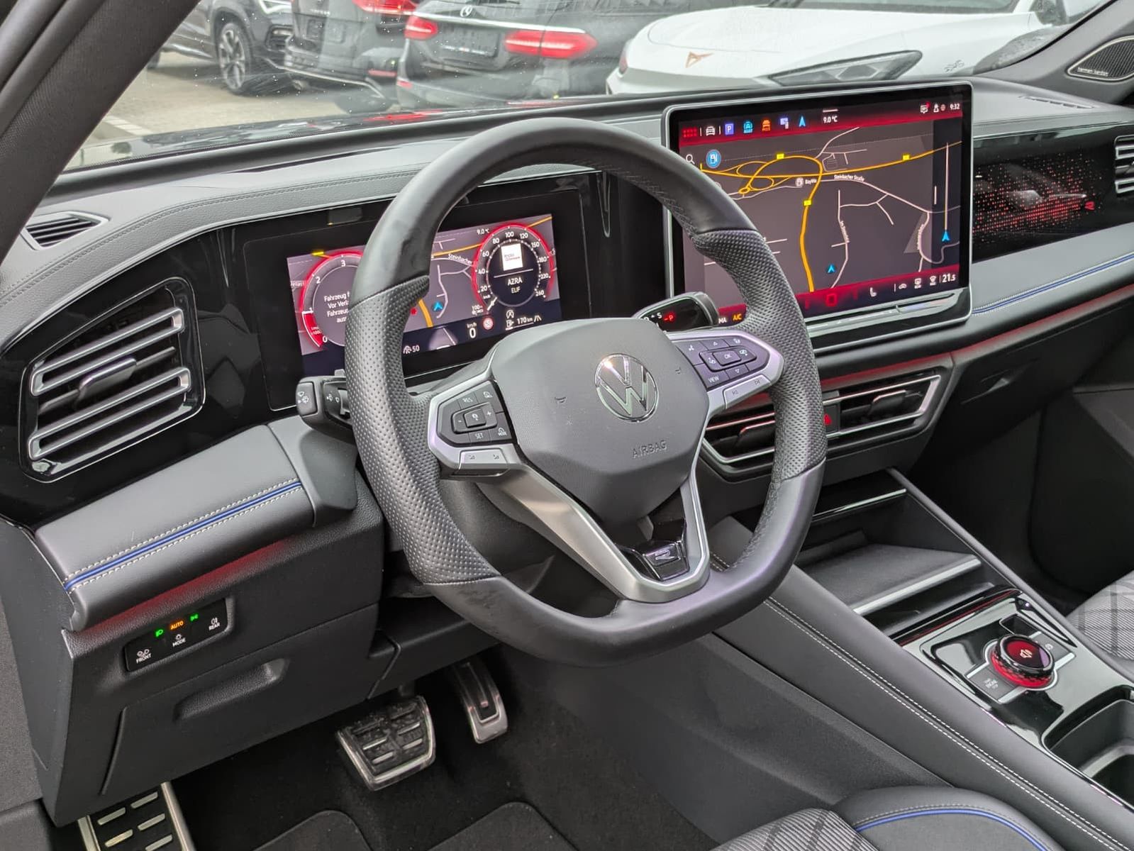 Fahrzeugabbildung Volkswagen Tiguan 2.0 TDI 4M R-Line PANO*H&K*AHK*MATRIX*20"