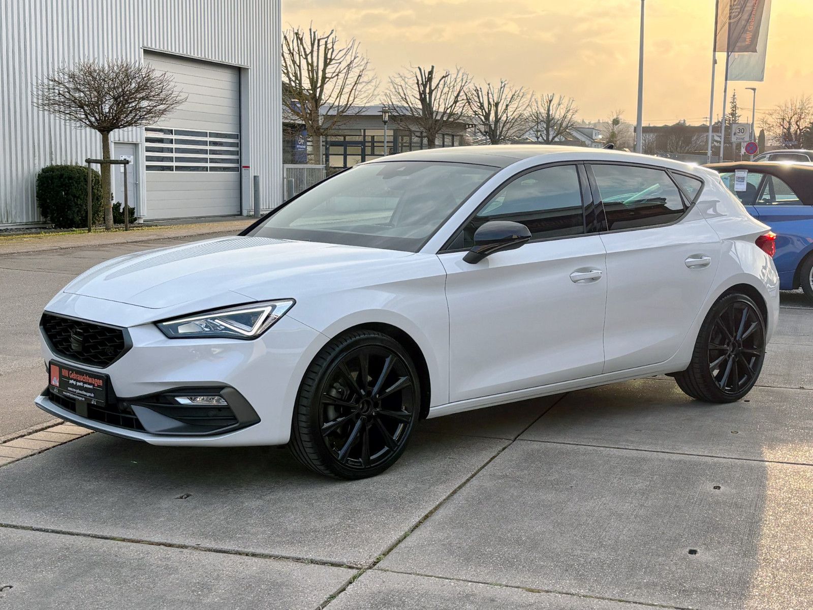 Fahrzeugabbildung SEAT Leon 1.5eTSI DSG FR LED ACC eGSD KAM CarPlay SHZ
