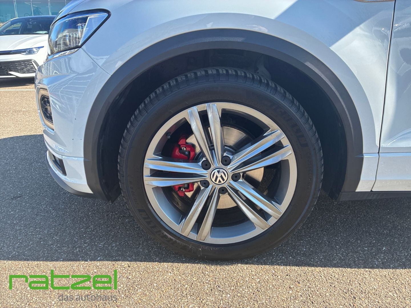 Fahrzeugabbildung Volkswagen T-Roc 1.5 TSI DSG R-Line RFK Navi AHK abnehmbar