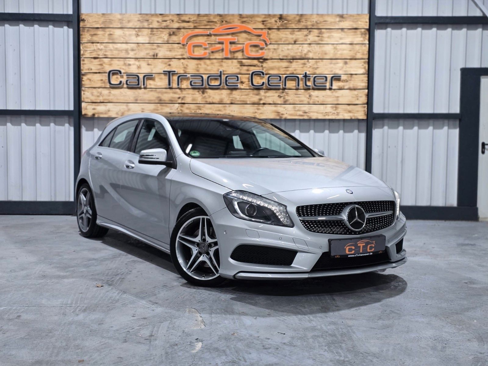 Fahrzeugabbildung Mercedes-Benz A250 AMG-Line/Panorama/Navi/8fach/TÜV-NEU