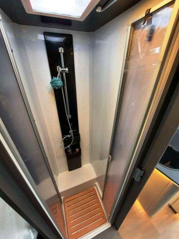 Fahrzeugabbildung Laika Kosmo L 409 Verfüg./Sparen Sie 16.592,- €