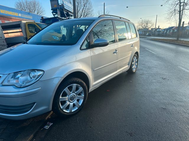 Volkswagen Touran Trendline  Anzahl Sitzplätze 7