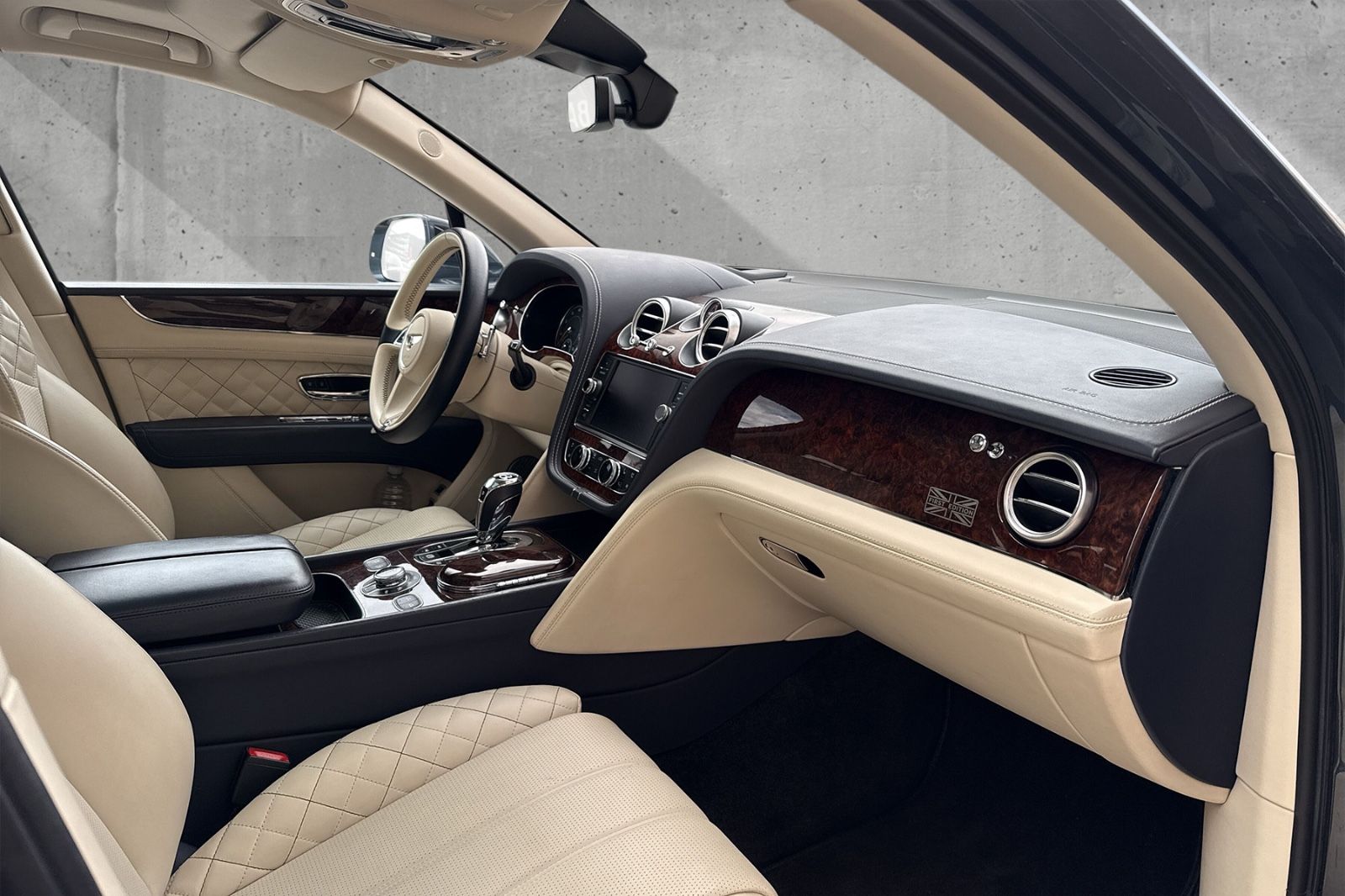 Fahrzeugabbildung Bentley Bentayga W12*First Edition*Dt. Auto*Naim*Mulline