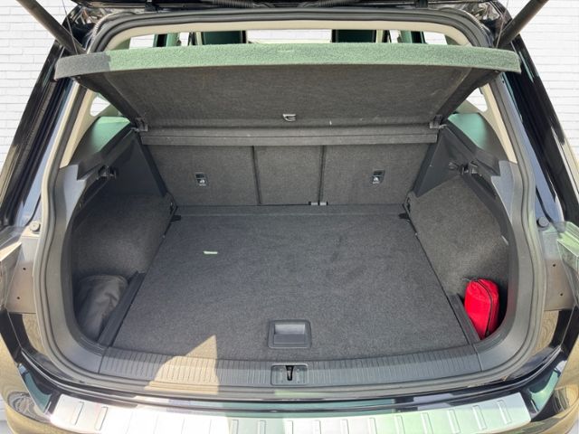Fahrzeugabbildung Volkswagen Tiguan 1.4 TSI ACT Comfortline DSG LEDER NAVI KL