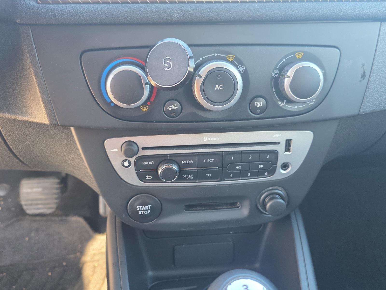 Renault Megane 2012 — photo 12