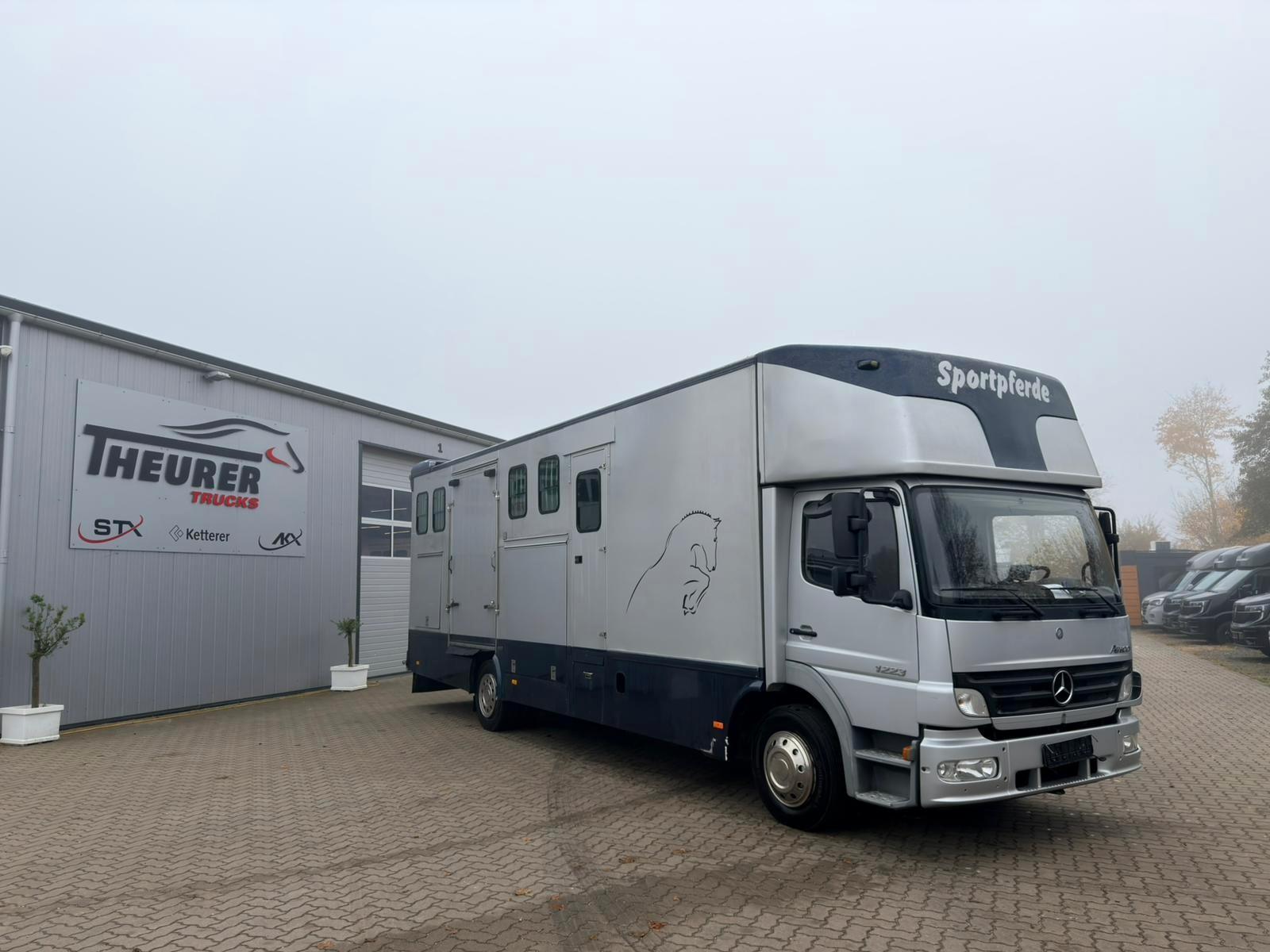 Mercedes-Benz ATEGO 1324  6  Pferde  Wohnung