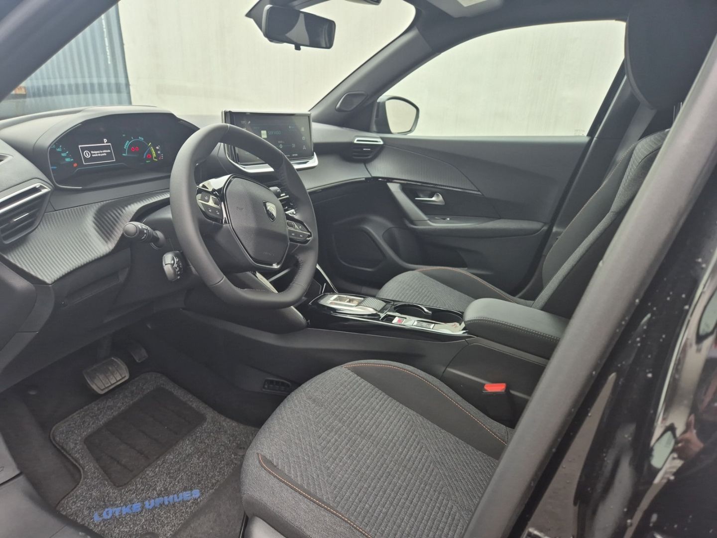 Fahrzeugabbildung Peugeot 2008 Elektro 136 LED CarPlay Klimaautom SHZ