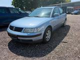 Volkswagen Passat 1.8 T Basis Automatik AHK Schiebedach AC - gebrauchte VW Passat aus dem Jahr 1998