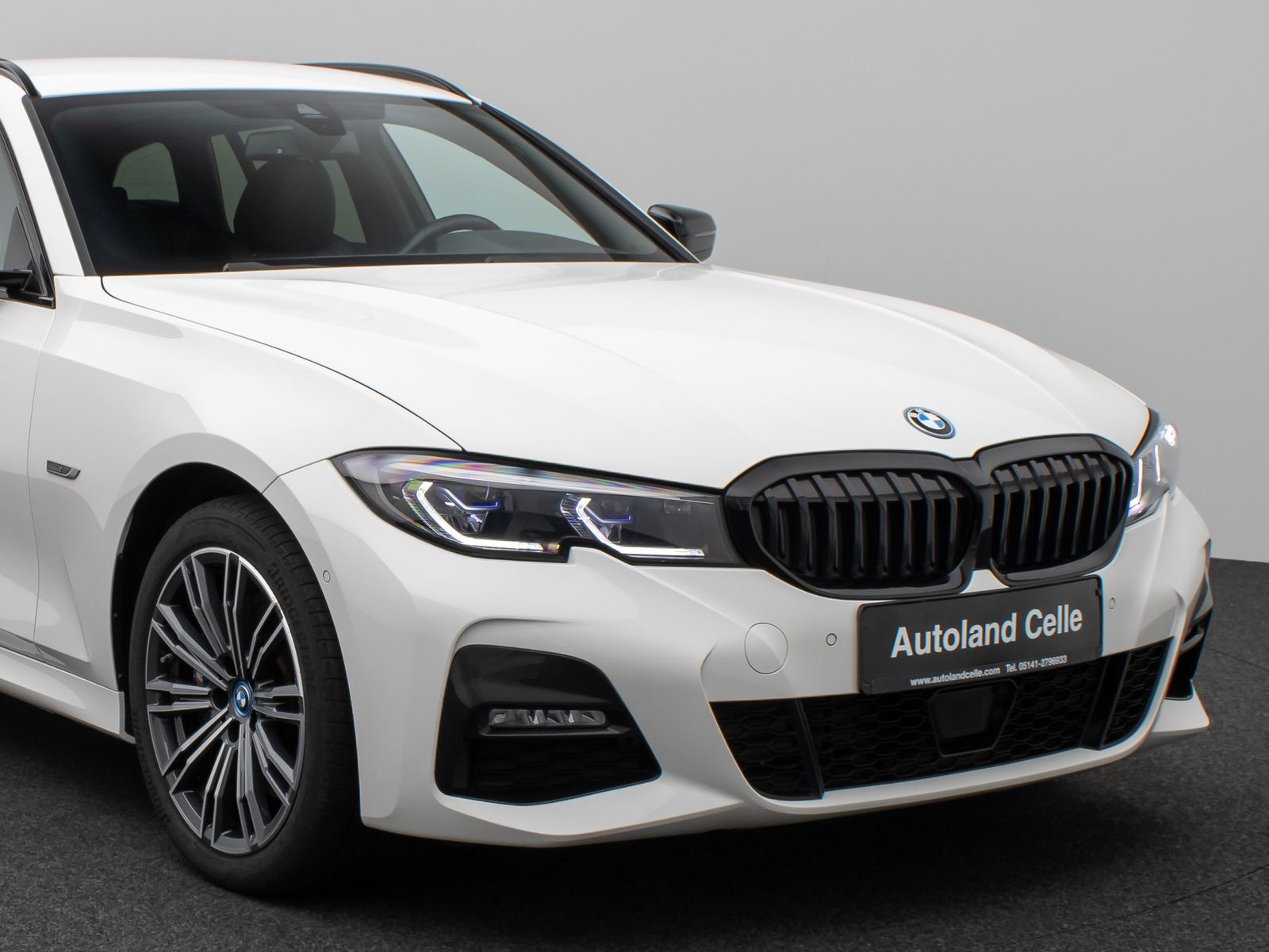 Fahrzeugabbildung BMW 330e M Sport Kamera Laser HUD HiFi AHK Stop&Go