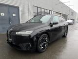 BMW iX xDrive40 SkyLo Klimaaut AHK Shzg Laser HUD - BMW iX mit Elektro-Antrieb: Geländewagen