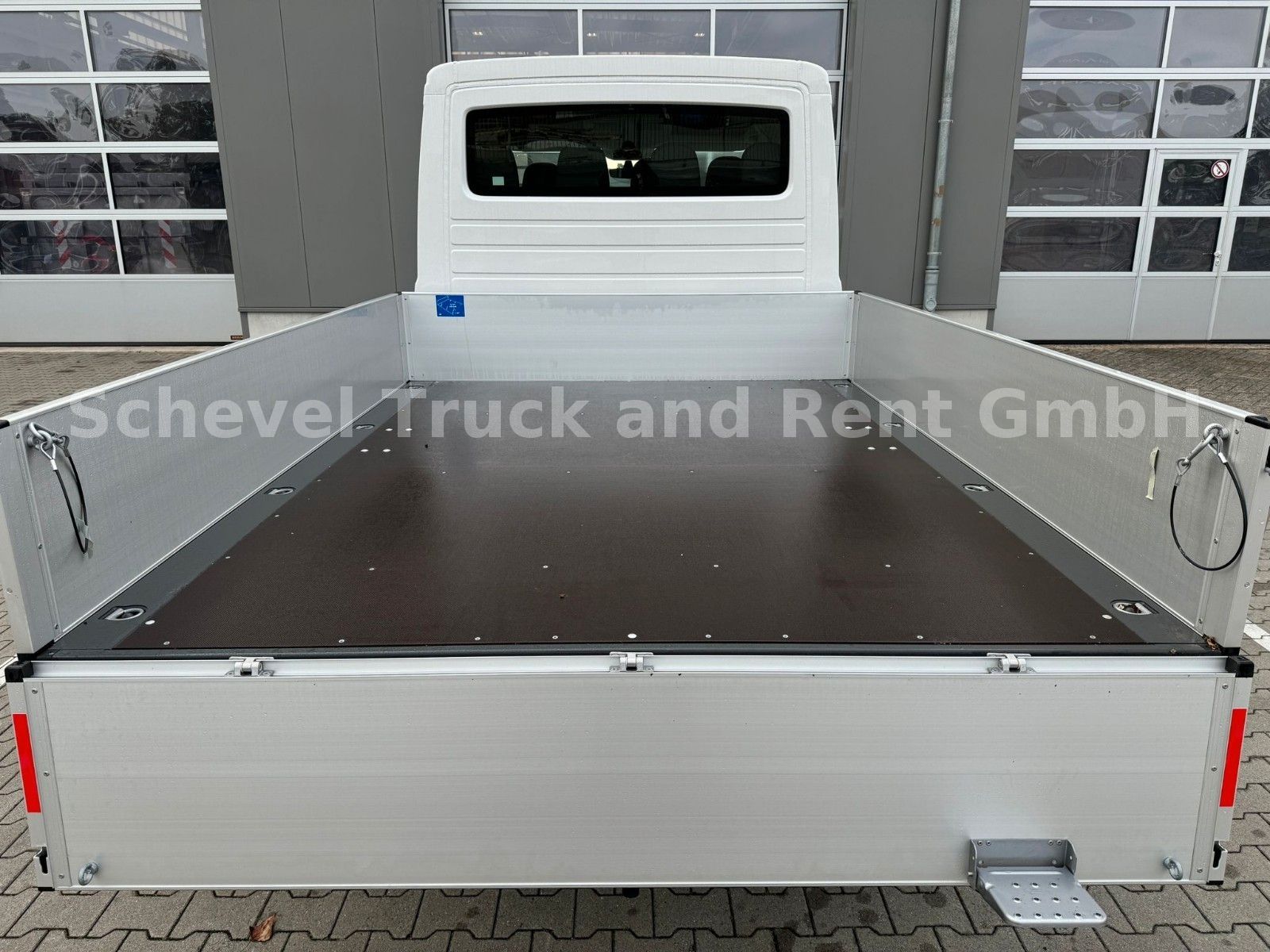 Fahrzeugabbildung MAN TGE 3.160 DoKa Pritsche *Kurz* 3,5 AHK Automatik