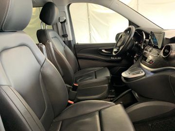 Mercedes V 220 - 4