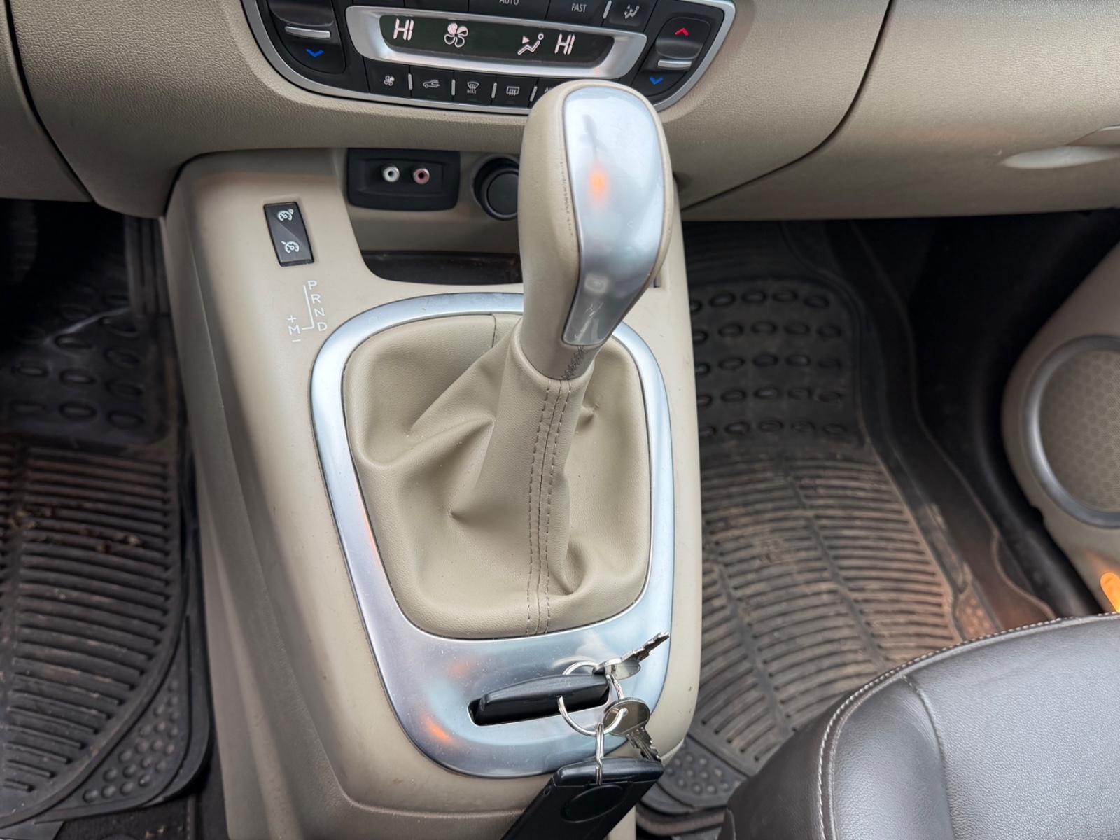 Renault Scenic 2010 — photo 15