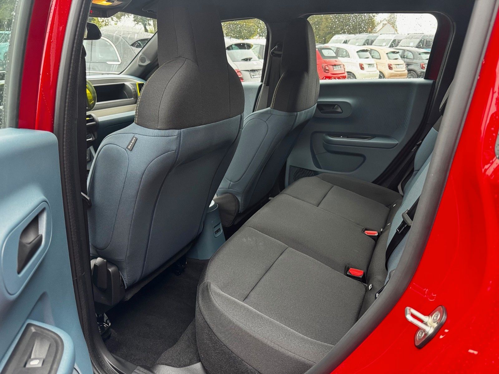 Fahrzeugabbildung Fiat Grande Panda Hybrid ICON 1.2 Navi Carplay Klima