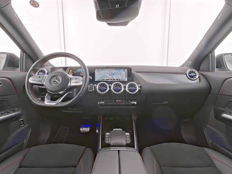 Fahrzeugabbildung Mercedes-Benz EQA 300 4M AMG Advanced Kamera LED Augm.Reality