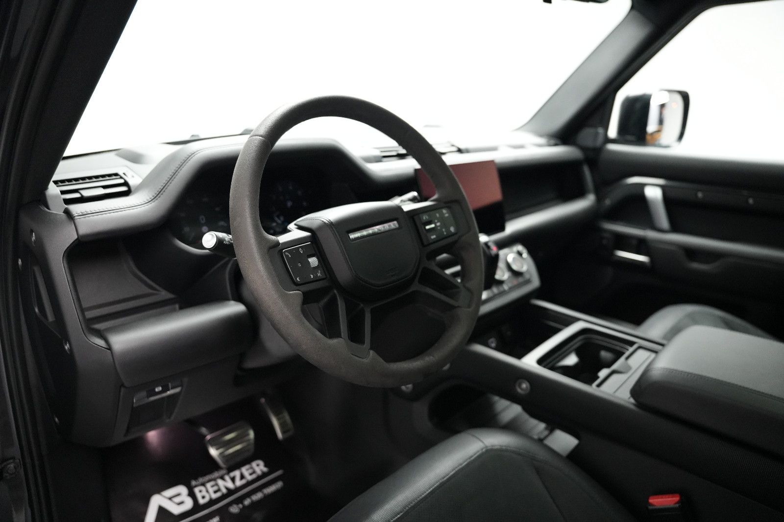 Fahrzeugabbildung Land Rover Defender 110 V8 *Panorama*HUD*Meridian*360°KAM*