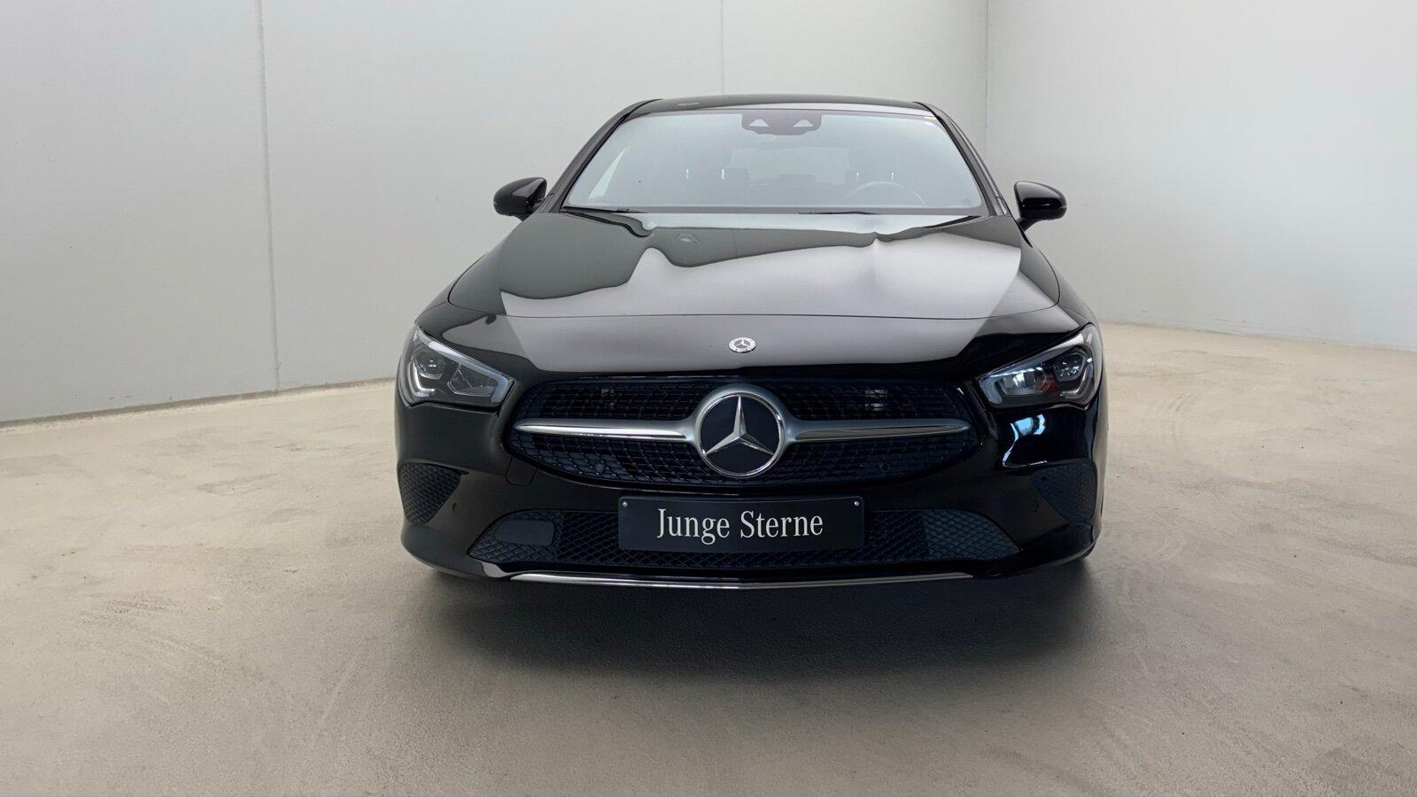 Mercedes-Benz CLA 180 SB Progressive RüCam 19 Zoll AMG Räder