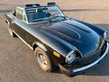 Fiat 124 US Spider aus dem Jahr 1979 mit f... - Fiat 124 Spider aus 1979