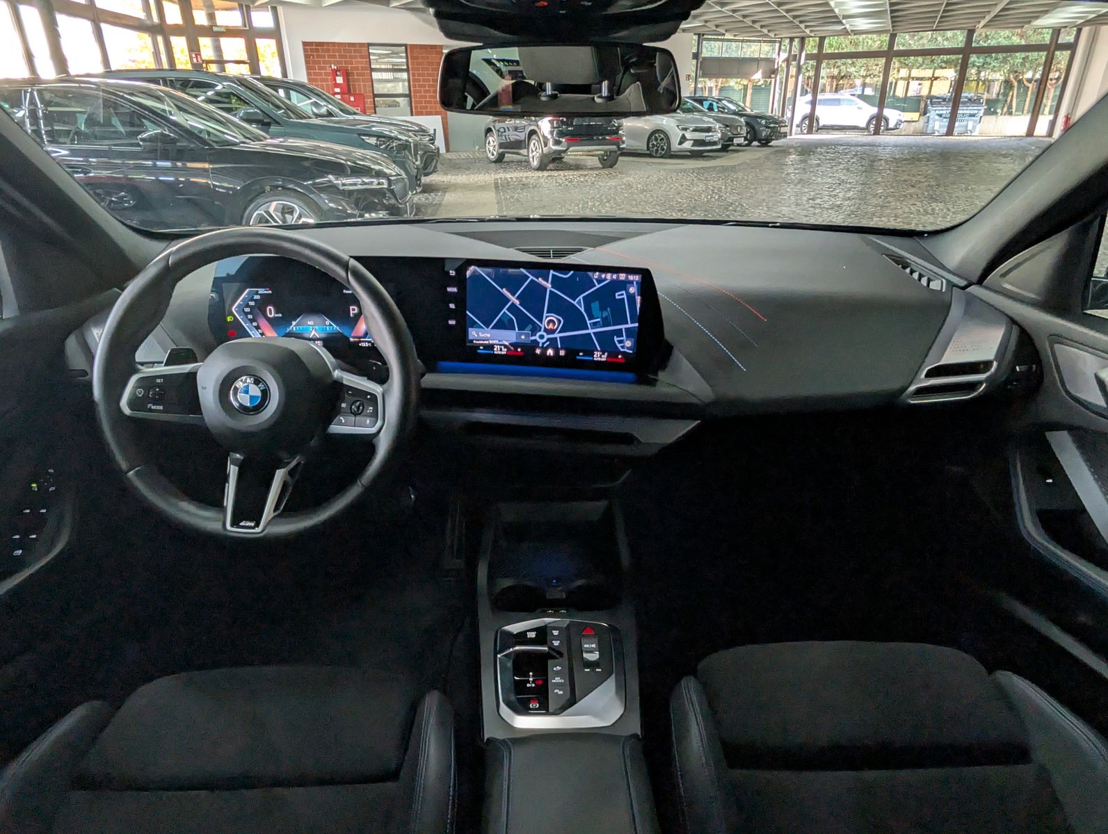 Fahrzeugabbildung BMW 118 d M Sport SHADOW PANO KAM LEDER APP LED 18"
