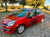 Renault Clio 1.6 Automatik | unter 100.000... - Renault Clio mit Benzin-Antrieb: Kleinwagen, Automatik, 1.6