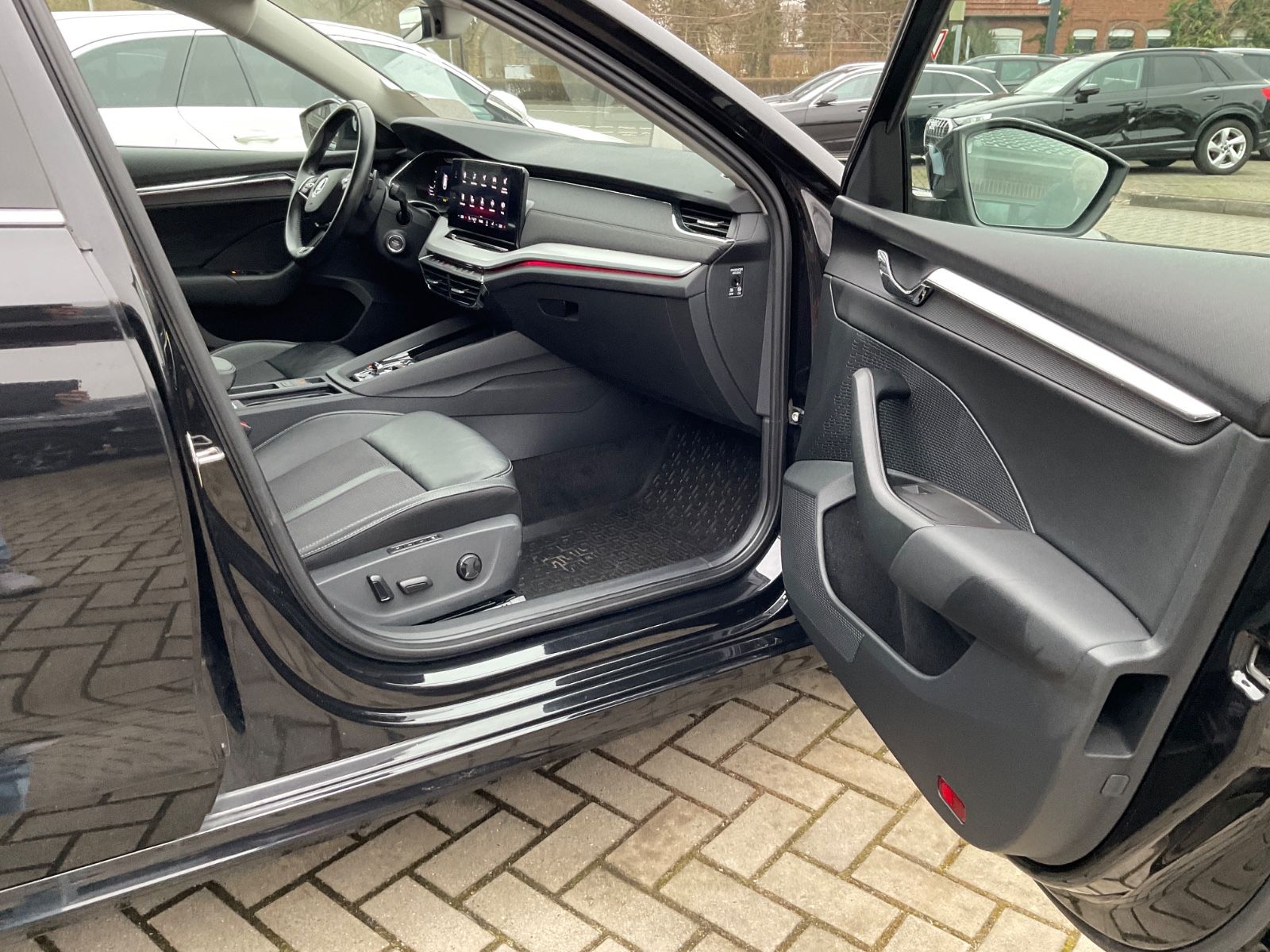 Fahrzeugabbildung SKODA Octavia Combi 2.0 TDI DSG,Navi,LED,HeadUp