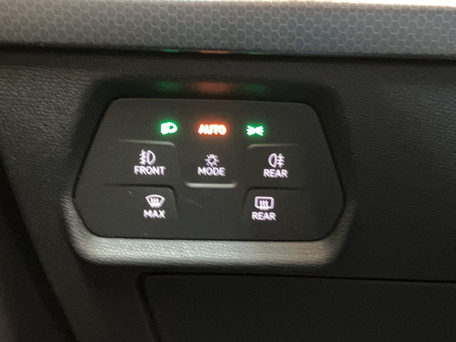 Fahrzeugabbildung SEAT Leon ST TSI Style LED Navi AID GRA PDC SH LM