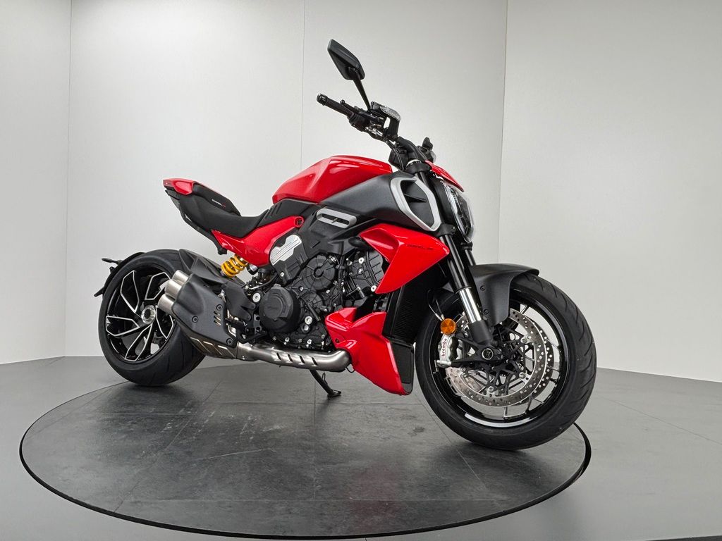 Fahrzeugabbildung Ducati DIAVEL V4 *NEUWERTIG *1. HAND