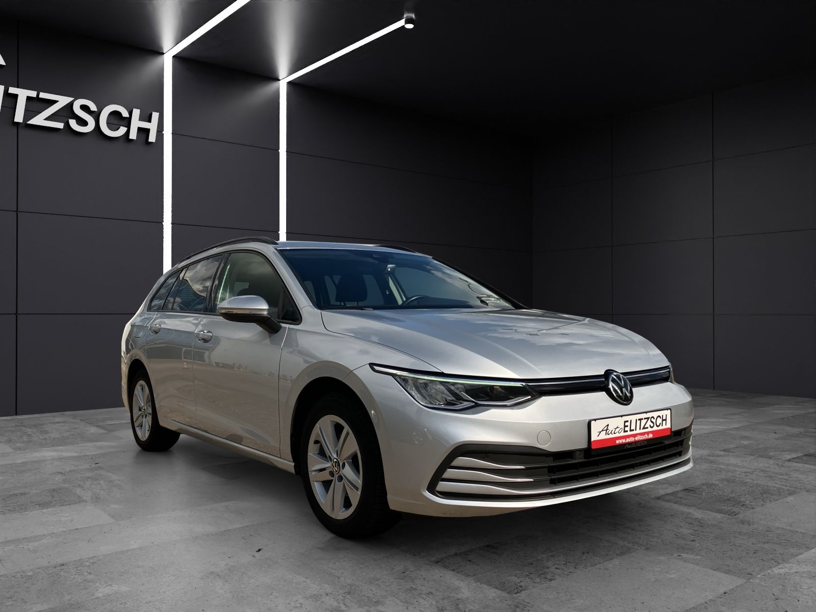 Fahrzeugabbildung Volkswagen Golf VIII Variant TDI Life DSG LED Navi ACC AHK