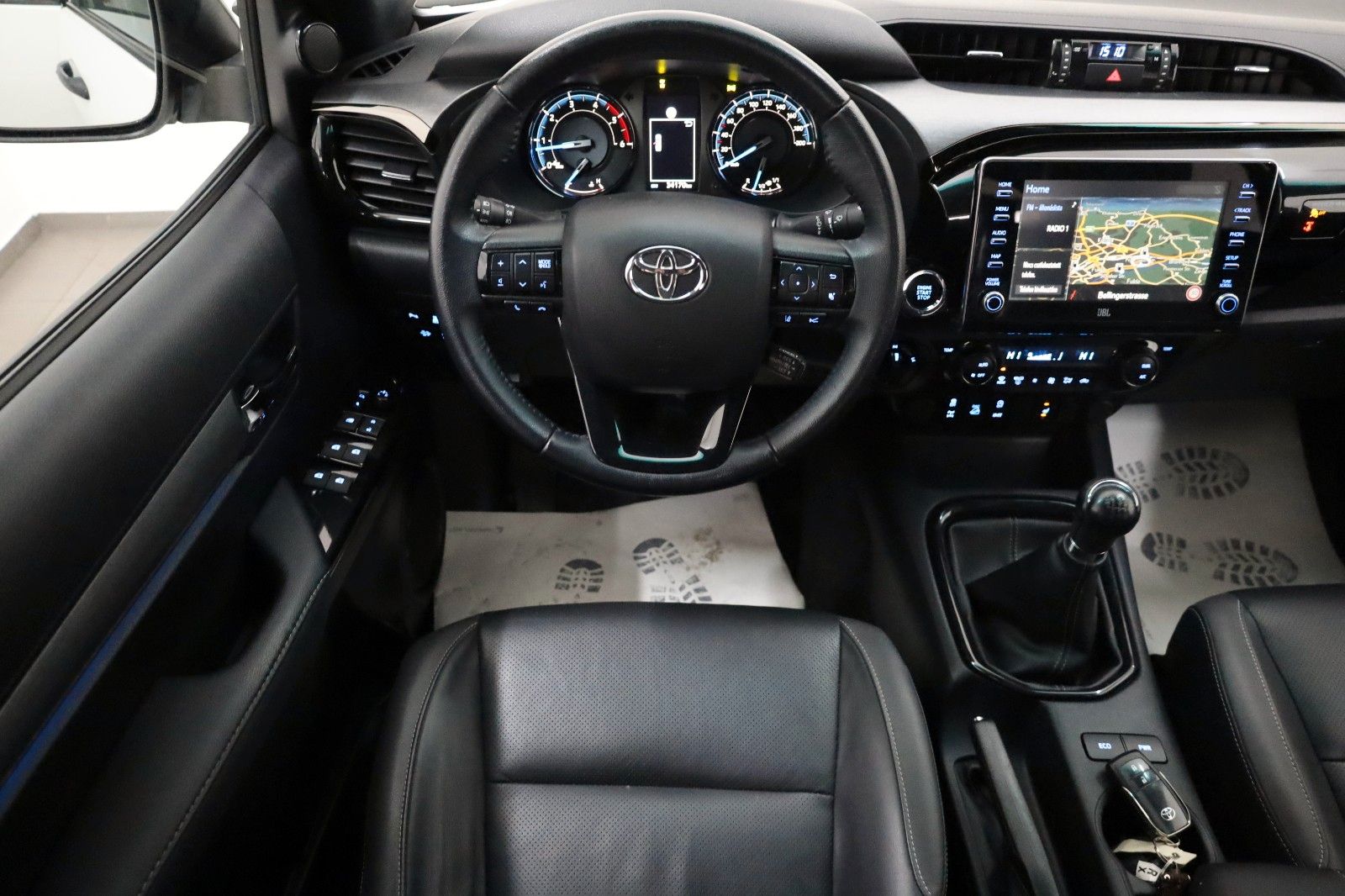 Fahrzeugabbildung Toyota Hilux 2.8 D-4D 4x4 Invincible,Leder,ACC,Garantie