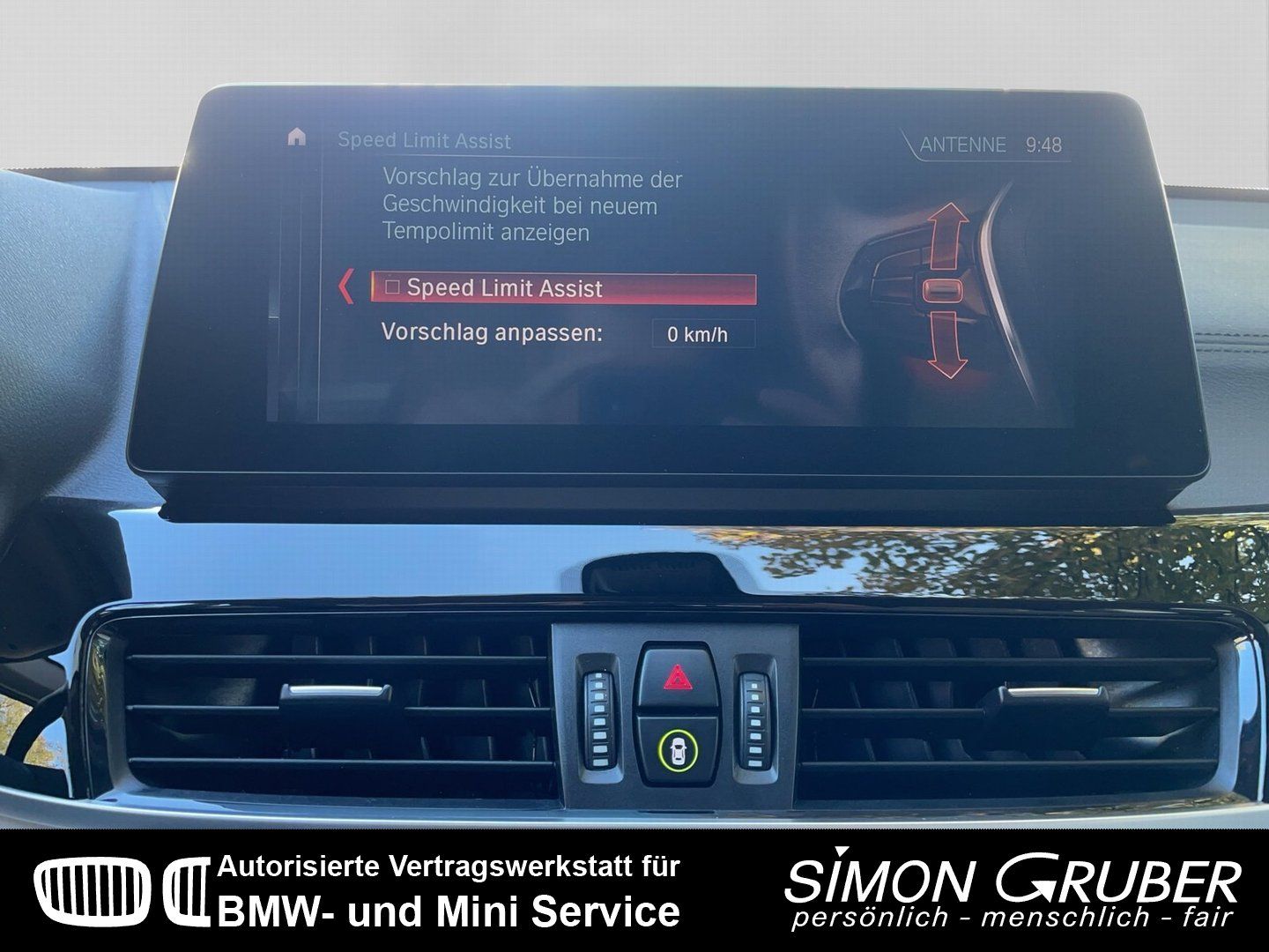 Fahrzeugabbildung BMW X1 xDrive20d Sport Line Navi+ HUD LED Kamera AHK