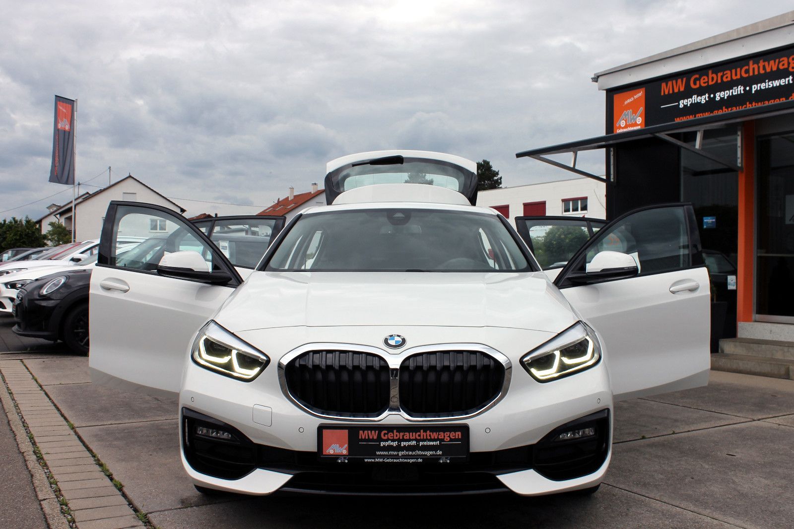 Fahrzeugabbildung BMW 118i Sport Line Steptr. ACC NAVI LED KAM PDC HUD