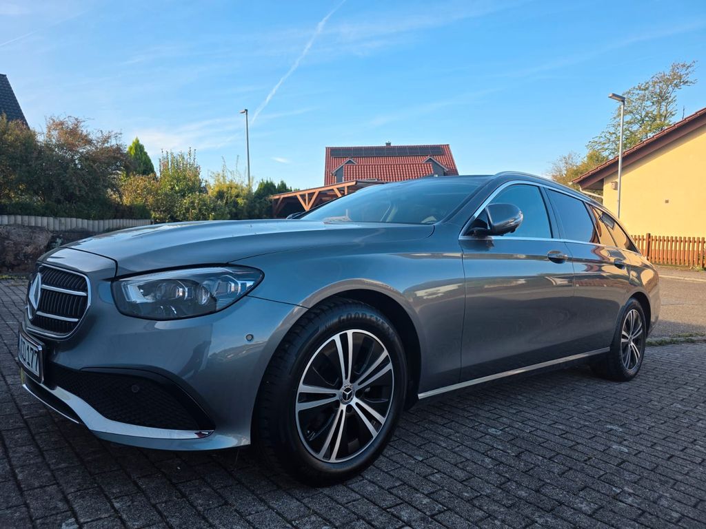 Image of Mercedes-Benz E 220