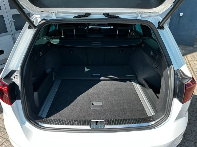 Passat Var R-Line TDi DSG PANO Standh Navi Matri