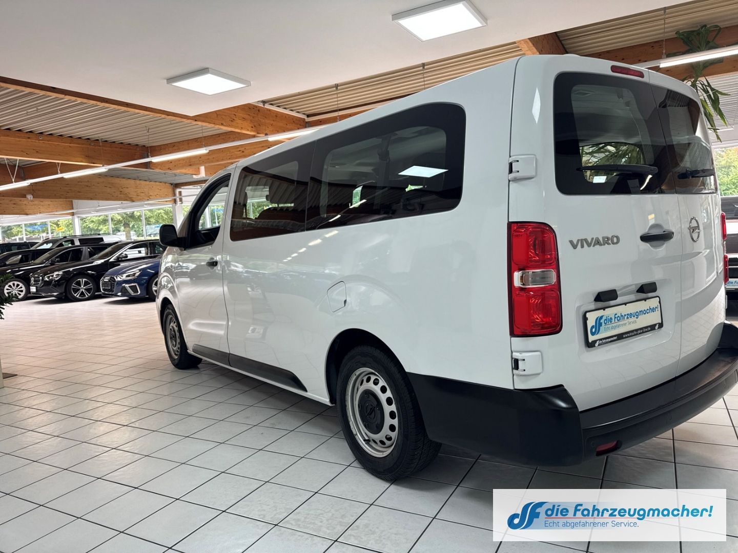 Fahrzeugabbildung Opel Vivaro Kombi L 1.5 D EU6d Apple CarPlay Android