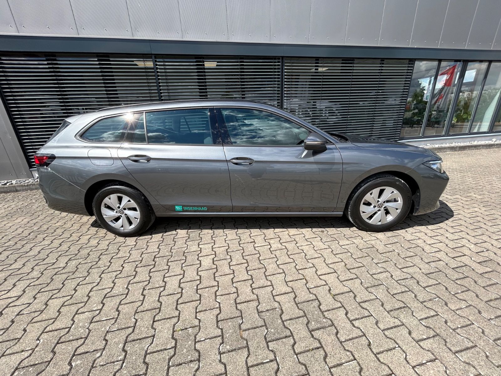 Fahrzeugabbildung Volkswagen Passat Variant 1.5 eTSI DSG Navi Shz