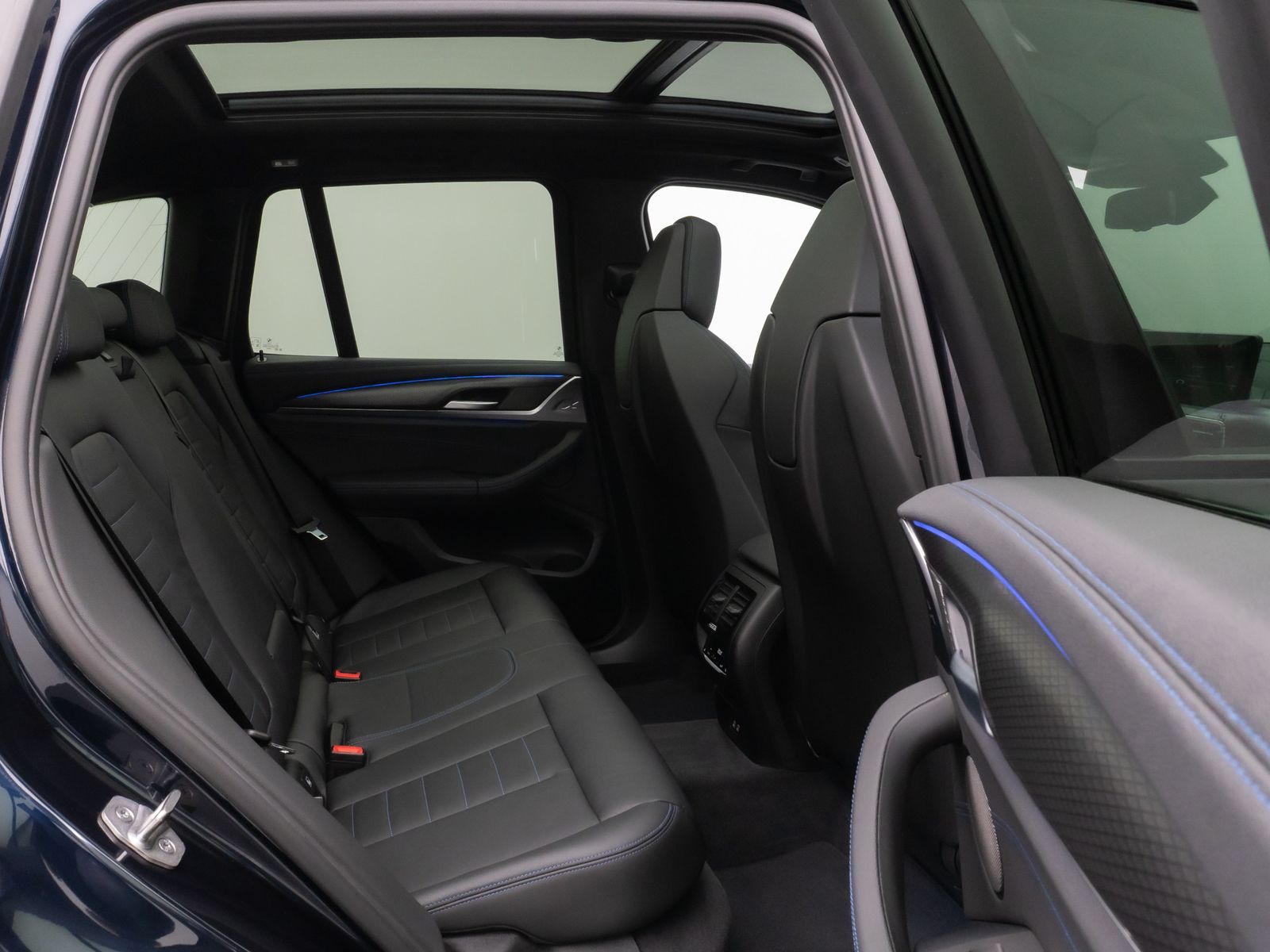 Fahrzeugabbildung BMW X3 M40i Panorama Laser 360°HUD DAB H/K Komfort