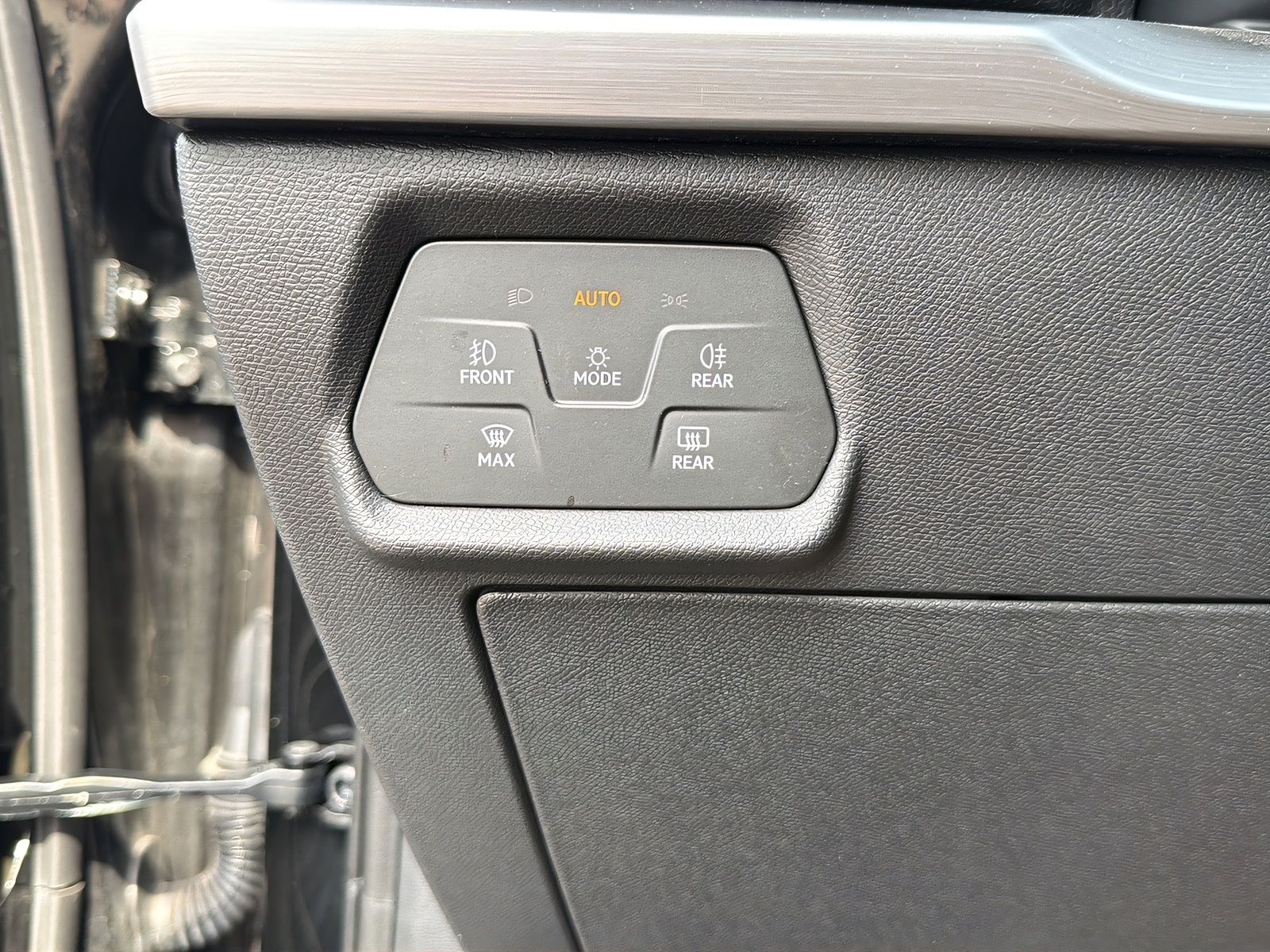 Fahrzeugabbildung SEAT Leon FR DSG NAVI BEATS ACC LED WINTER PAKET PDC